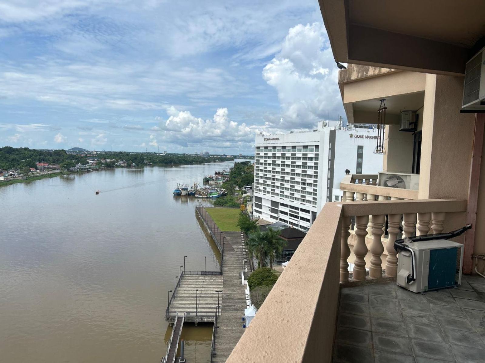 Apartment Riverbank Level 9